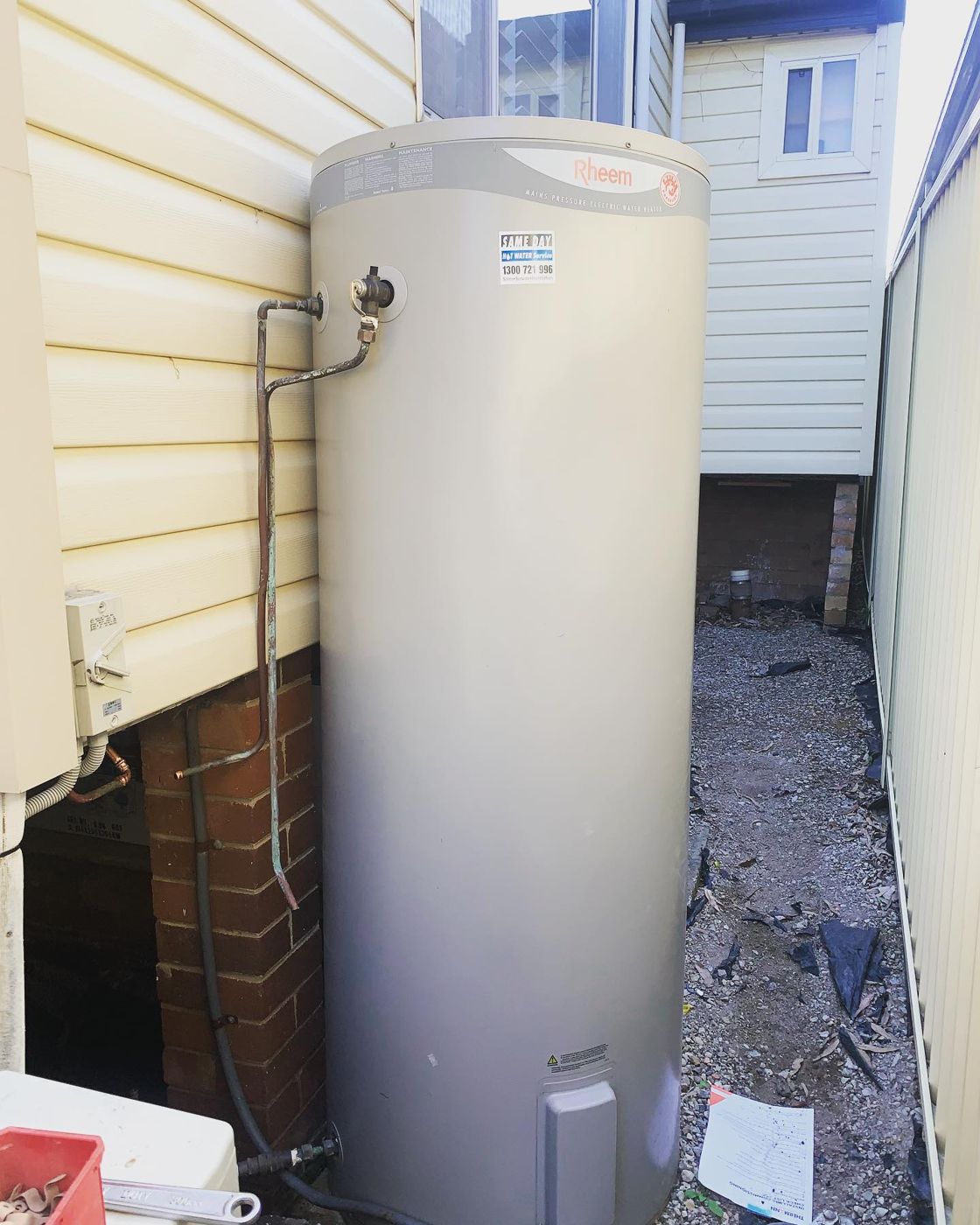 Storage tank to continuous flow before